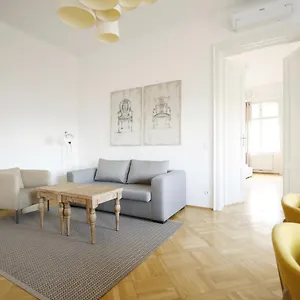 Heymi Oper Apartamento